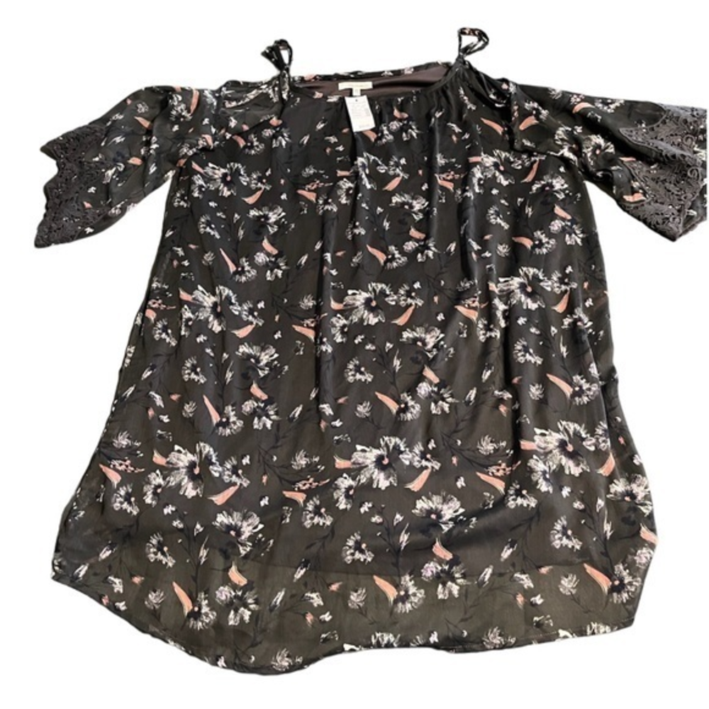 Maurices Cold Shoulder Chiffon & Lace Tunic Blouse L with beautiful lace sleeves